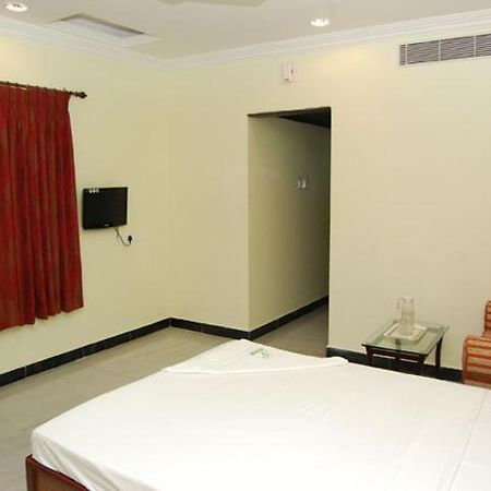 Shri Perumal Inn Pondicherry Phòng bức ảnh
