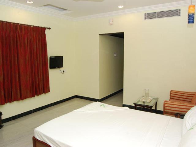 Shri Perumal Inn Pondicherry Phòng bức ảnh