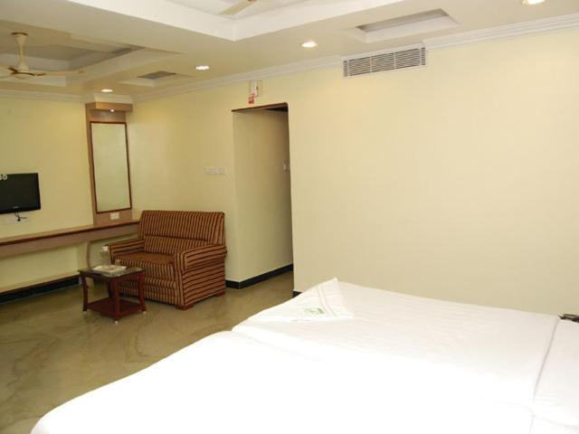 Shri Perumal Inn Pondicherry Phòng bức ảnh